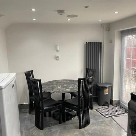 Vila 2 Bed House Sleeps 4-5 Liverpool Exteriér fotografie