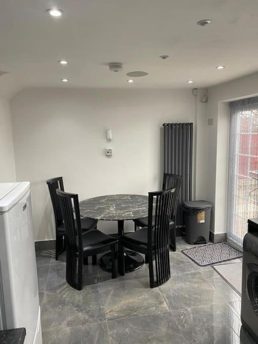 Vila 2 Bed House Sleeps 4-5 Liverpool Exteriér fotografie