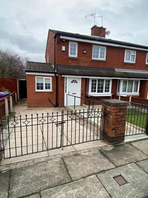 Vila 2 Bed House Sleeps 4-5 Liverpool Exteriér fotografie