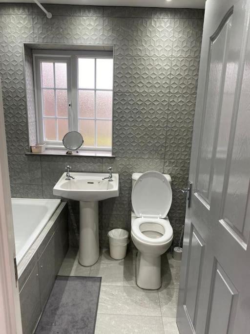 Vila 2 Bed House Sleeps 4-5 Liverpool Exteriér fotografie